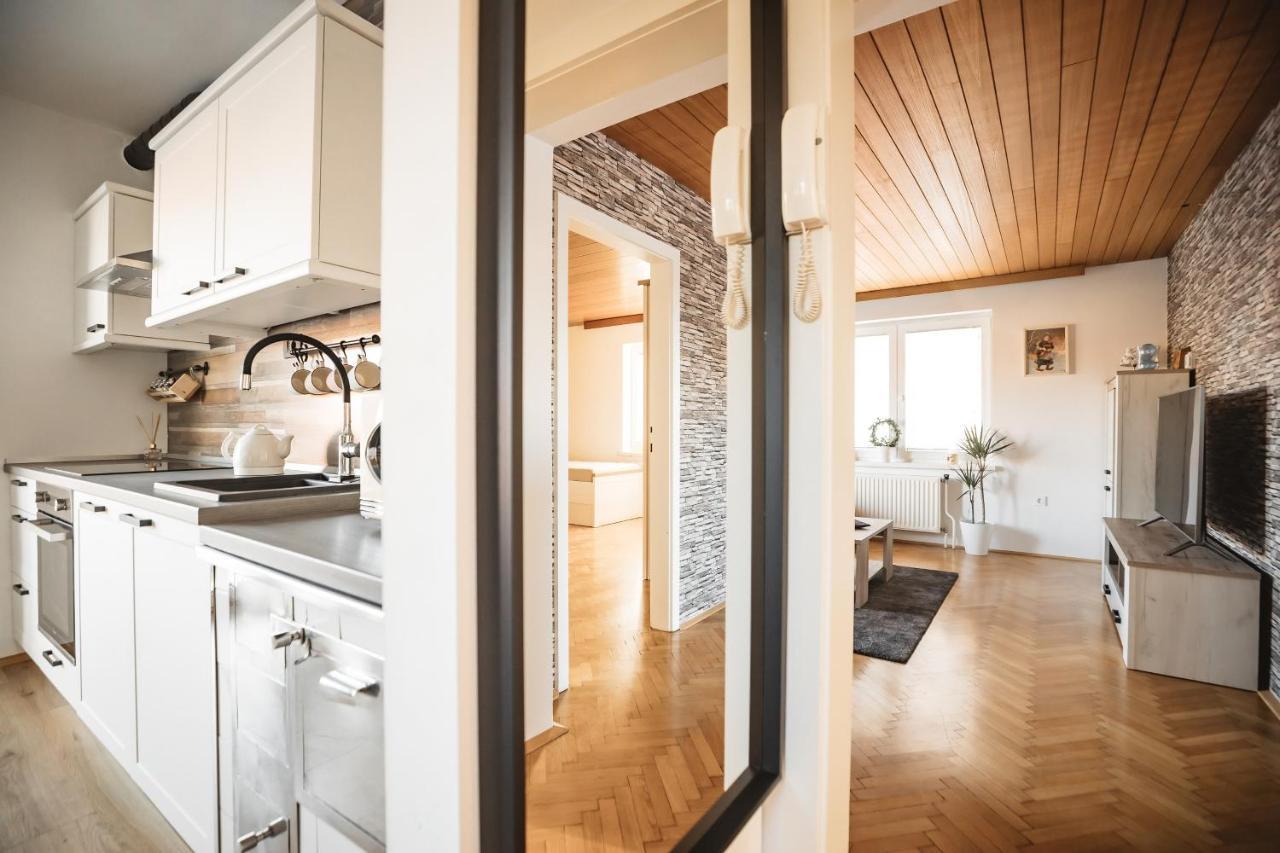 Drive Caffe Apartments Trzin Eksteriør bilde