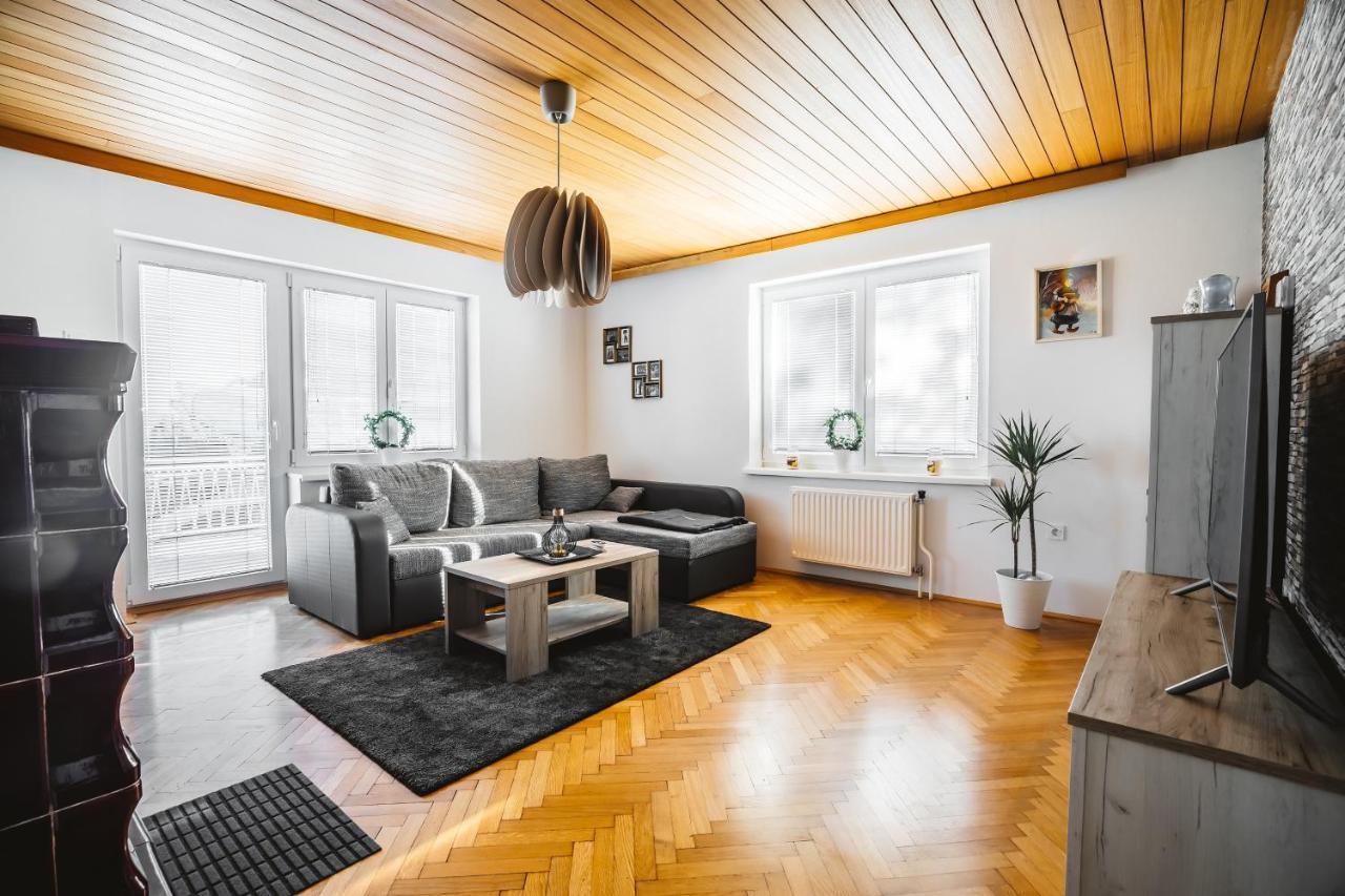 Drive Caffe Apartments Trzin Eksteriør bilde