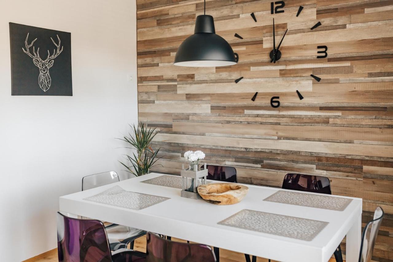 Drive Caffe Apartments Trzin Eksteriør bilde