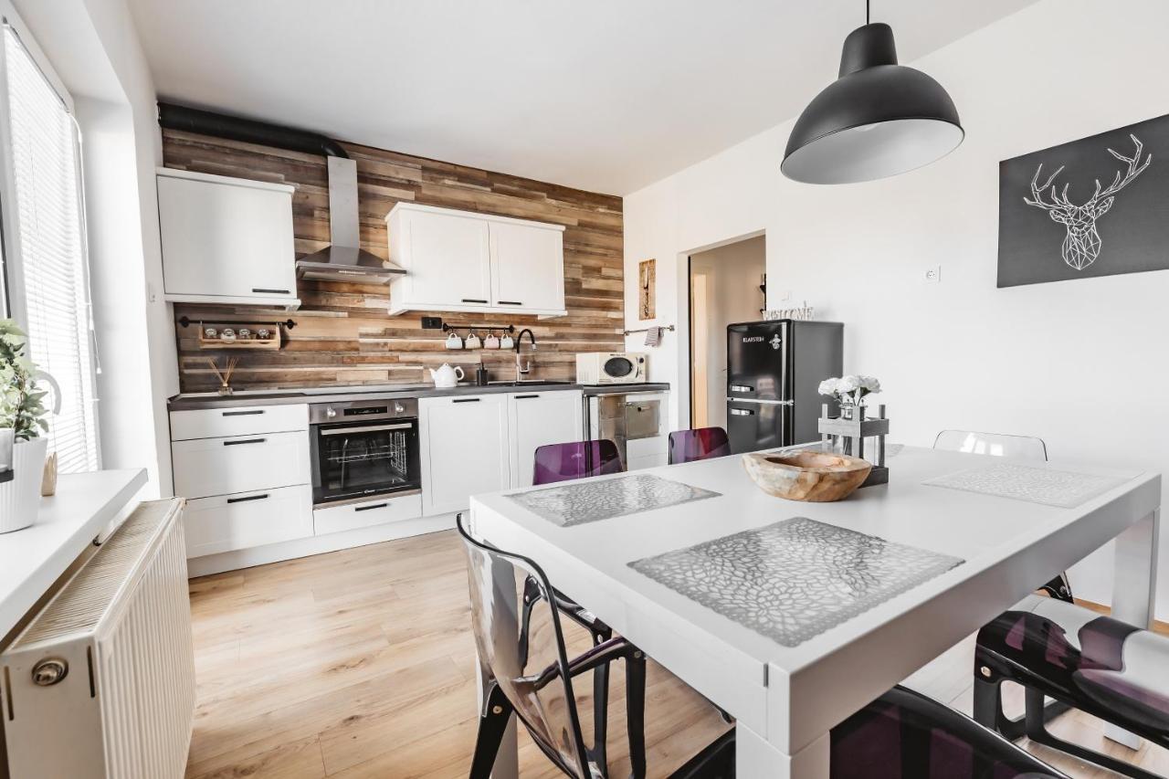 Drive Caffe Apartments Trzin Eksteriør bilde