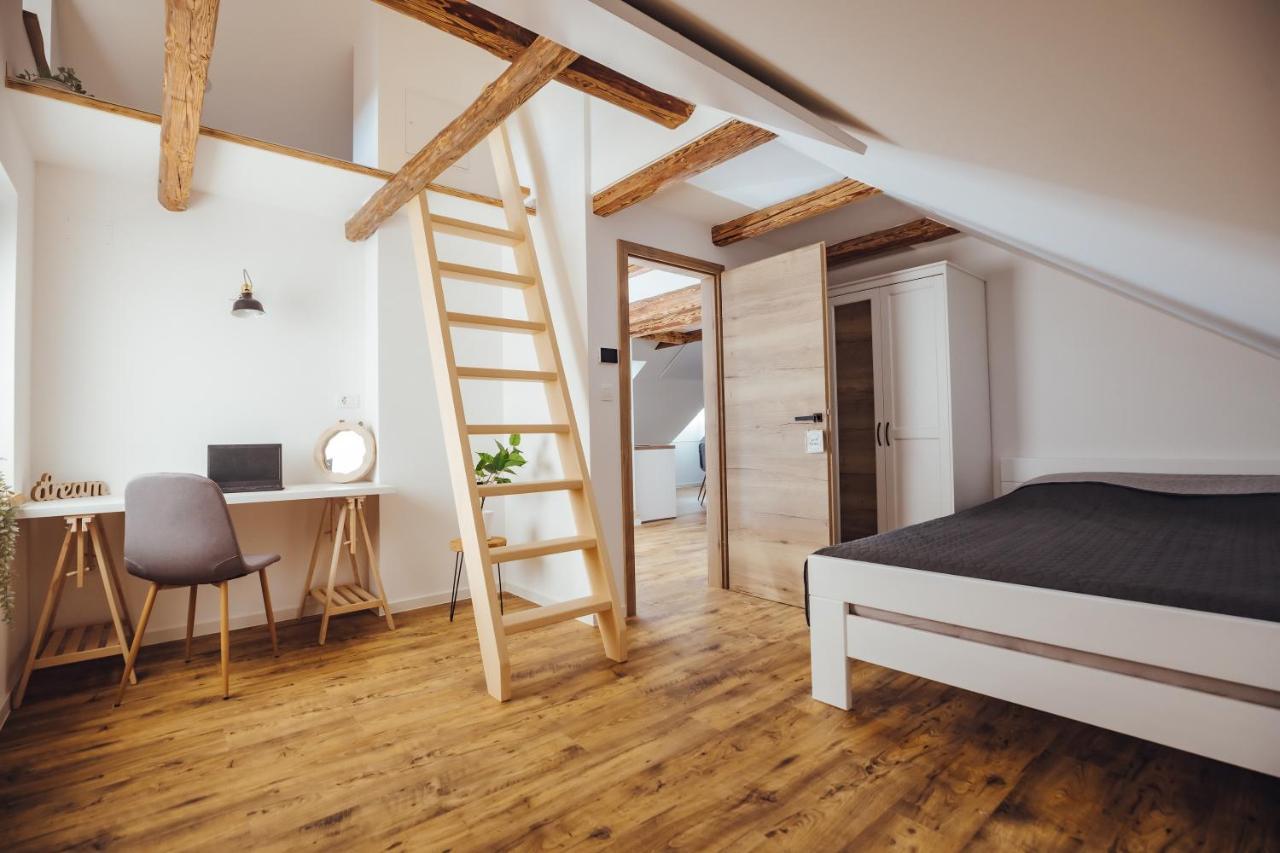 Drive Caffe Apartments Trzin Eksteriør bilde